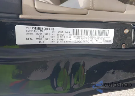 2014 Jeep Grand Cherokee Overland z USA, uszkodzony, nr VIN 1C4RJFCT3EC105537